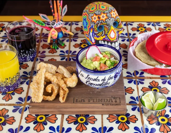 LA FONDA DE LOS CARNALITOS